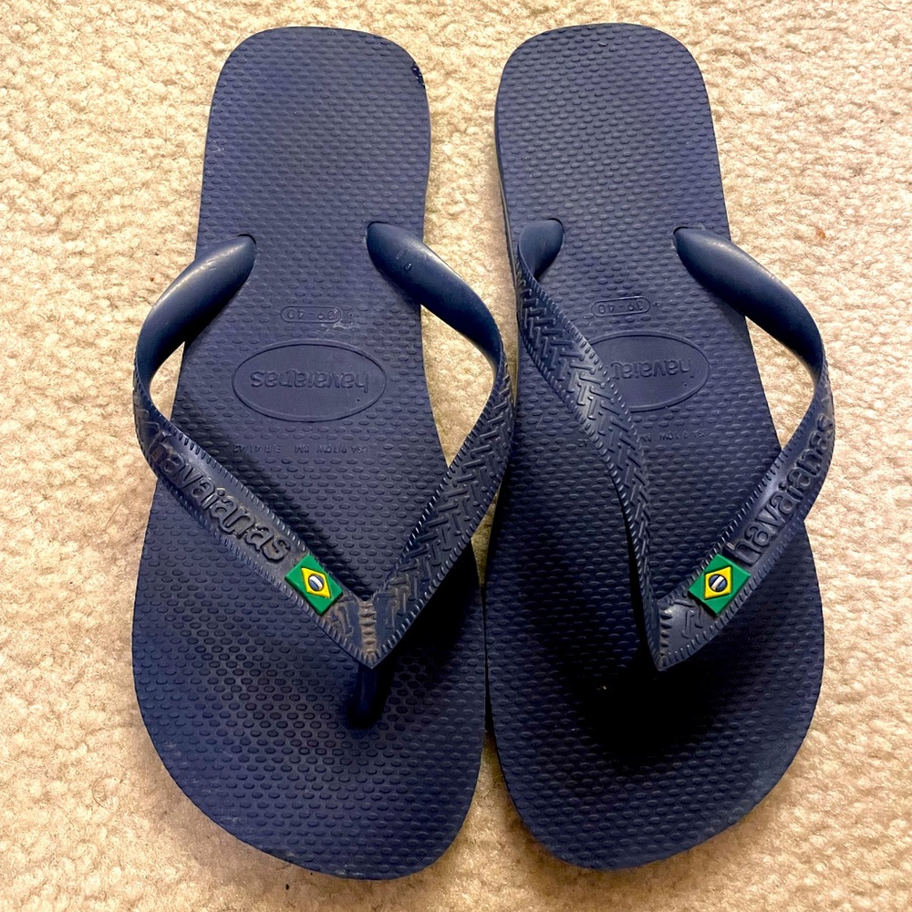 Navy blue Havaianas, Brazil flag. Size 39-40 (7.5-9US). New.